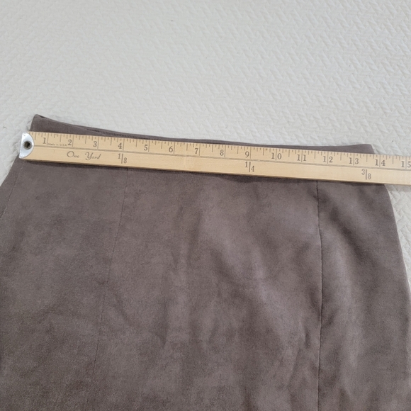 Just In Brown Faux Suede Mini Skirt Size Medium - Picture 7 of 12